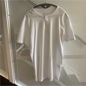 Par Simons Le 31 100% Cotton Size Medium White Henley Short Sleeve Shirt